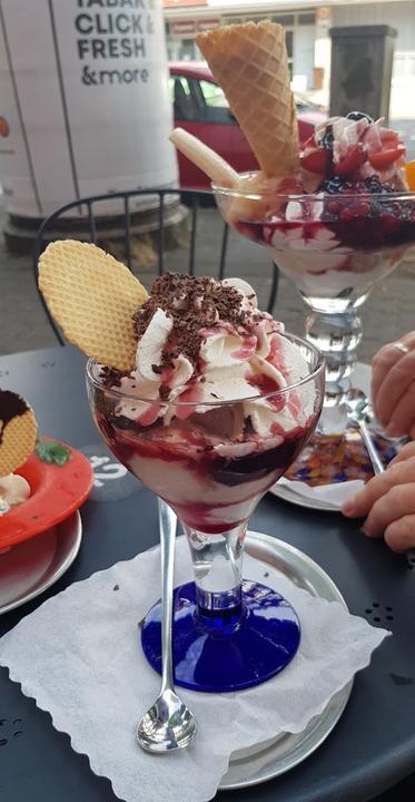 Eiscafé Schöneweiß